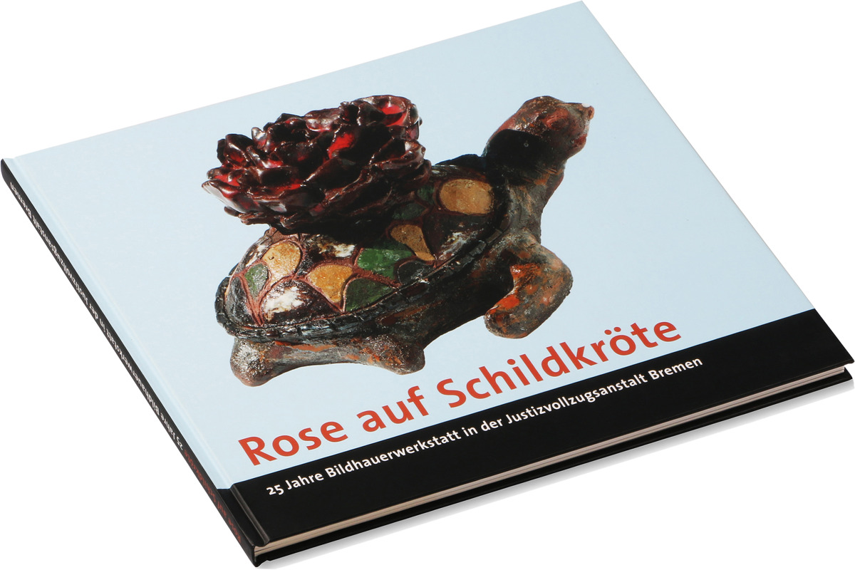 Rose auf Schildkröte
