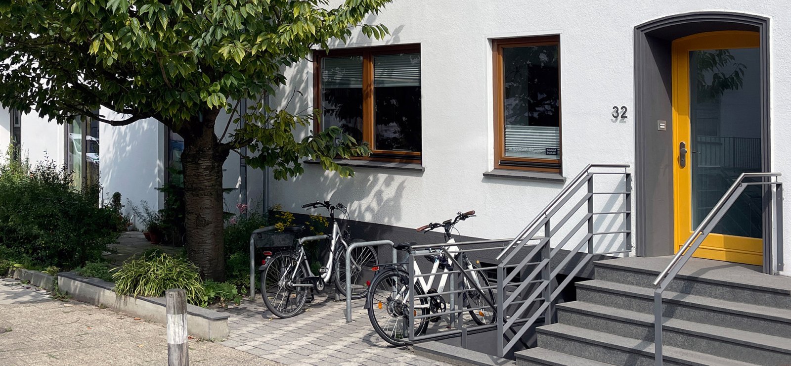 Das Haus in der Sommerstraße 32 in Bremen mit dem gelben Eingang